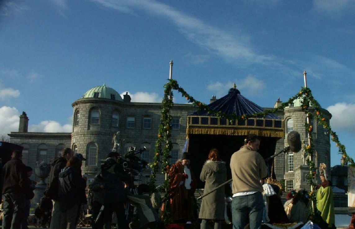 ellaenchanted.filming.set .2014